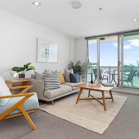 Inner City Apartment With Harbour Views